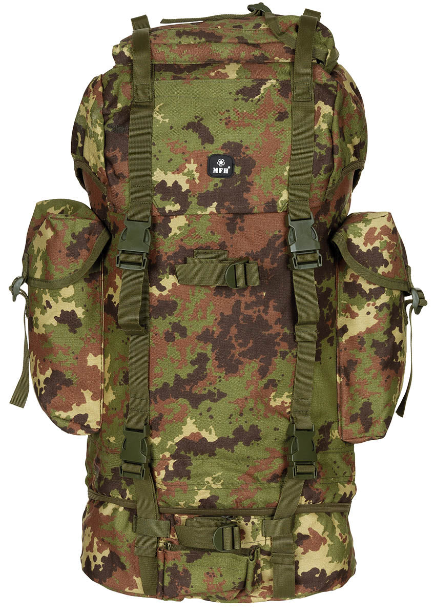 BW Kampfrucksack 65 l mit Seitentaschen in Vegetato-Tarnmuster, Vorderansicht