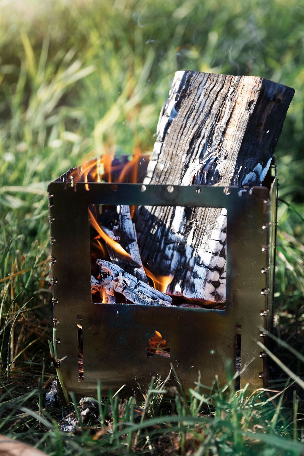 Feuerstelle, Holzfeuer, Holzkohle, Grillofen, Outdoor Feuer