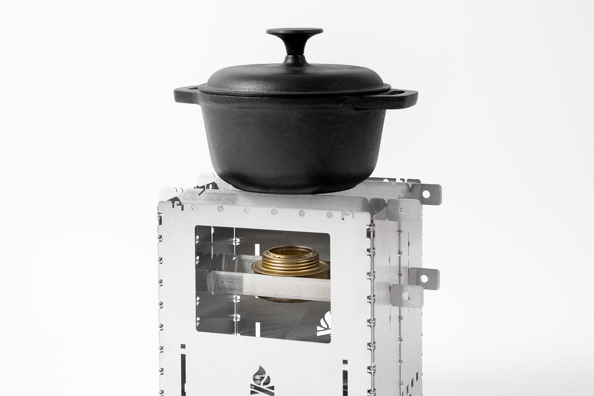le-cast iron pot, topf mit deckel, kochgeschirr, schwarzer topf, herdtopf
