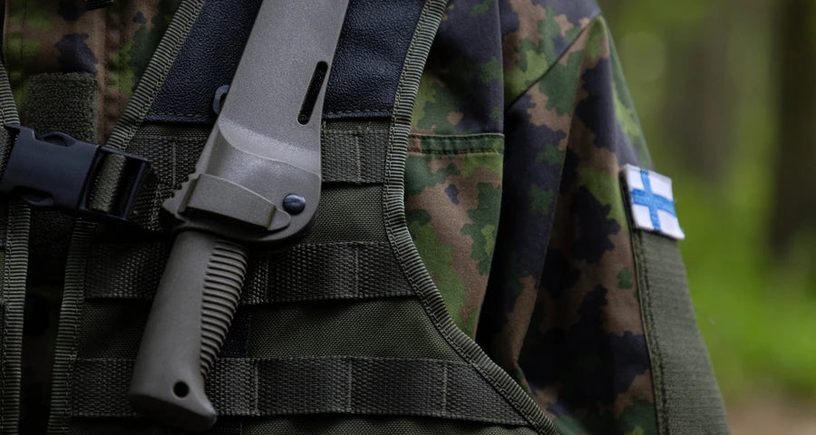 Peltonen Knives - M95 Ranger Puukko grün, PTFE Teflon, Kompositscheide (grün)