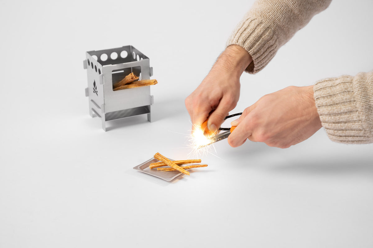 Mini-Grill, Räucherholz, Funken, Kochwerkzeug, rechteckiger Ofen