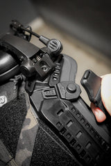 Tactical vest, MOLLE vest, Velcro strap, Belt clip, Luftkissenlampe?