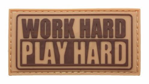 Klettabzeichen Work Hard Play Hard - tan